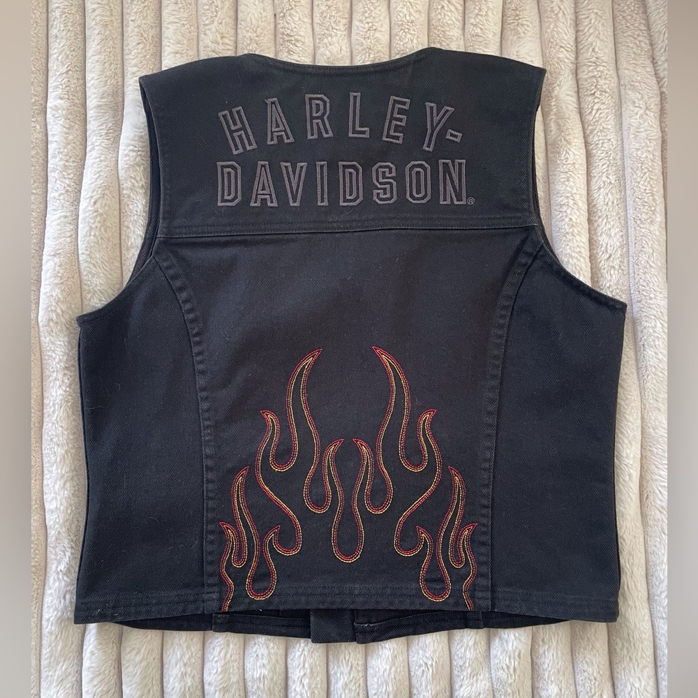 Harley-Davidson Black Denim with embroidered Flames 🔥 Women’s size M